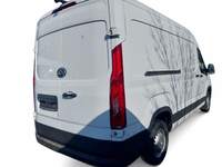 Skats no labās puses aizmugurē