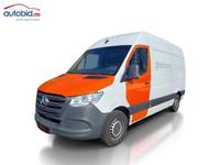 Skats no kreisās puses priekšā