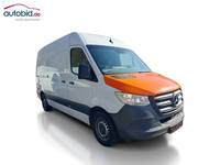 Skats no labās puses priekšā