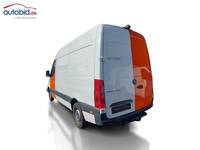 Skats no kreisās puses aizmugurē