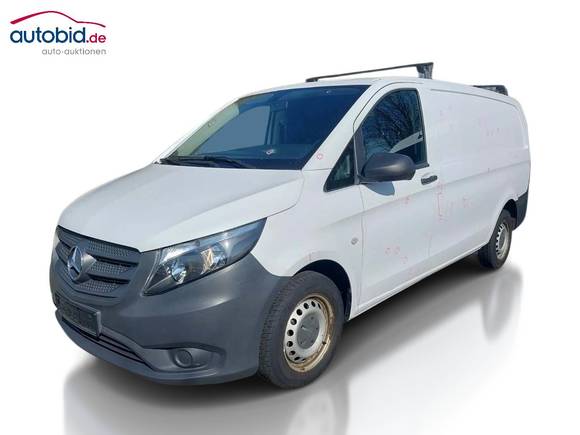 Skats no kreisās puses priekšā