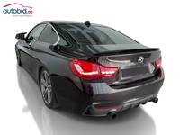 Skats no kreisās puses aizmugurē