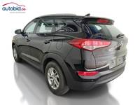 Skats no kreisās puses aizmugurē