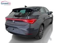 Skats no labās puses aizmugurē