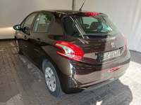 Skats no kreisās puses aizmugurē