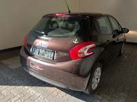 Skats no labās puses aizmugurē