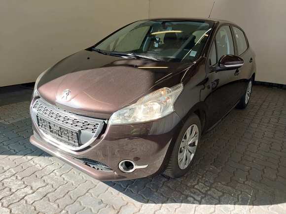 Skats no kreisās puses priekšā