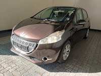 Skats no kreisās puses priekšā