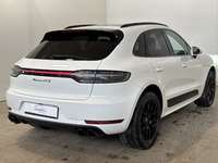 Pogled od pozadi desno