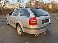 Pogled od pozadi levo