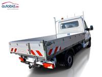 Skats no labās puses aizmugurē