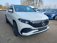 Skats no labās puses priekšā