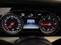 Pohled na přístrojovou desku