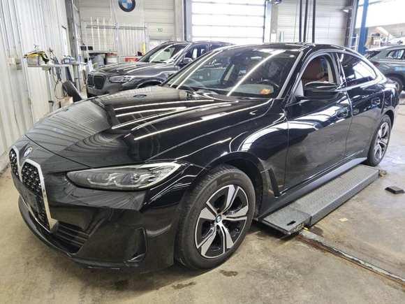 Pogled od napred levo