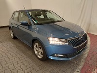 Pogled sprijeda desno