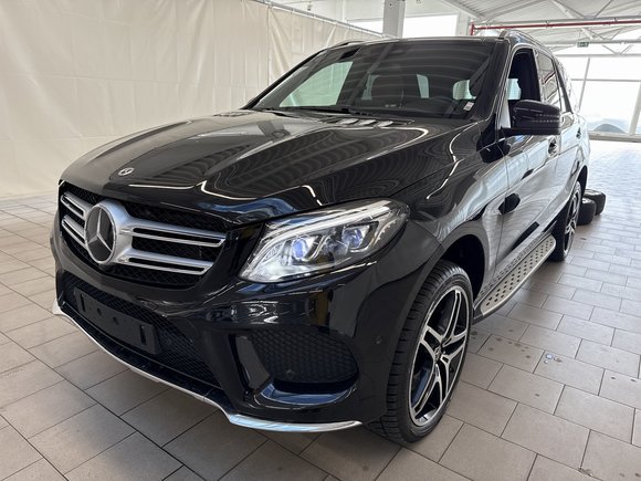 Skats no kreisās puses priekšā