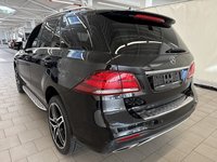 Skats no kreisās puses aizmugurē