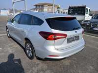 Pogled od pozadi levo