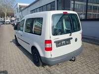 Vue de l’arrière gauche