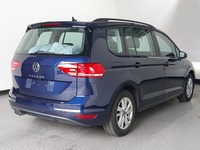 Skats no labās puses aizmugurē