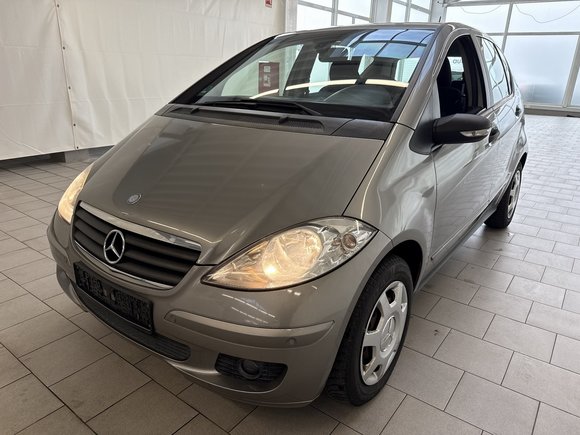 Pogled od napred levo