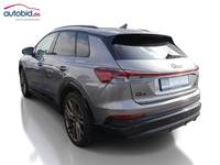 Skats no kreisās puses aizmugurē