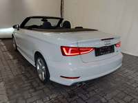 Vue de l’arrière gauche