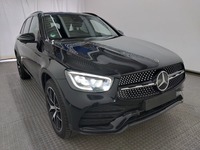 Skats no labās puses priekšā