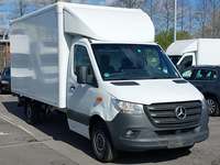 Skats no labās puses priekšā