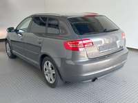 Skats no kreisās puses aizmugurē