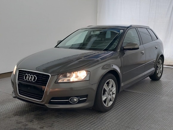 Skats no kreisās puses priekšā