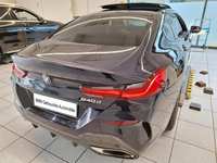 Pogled od pozadi desno