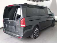 Skats no labās puses aizmugurē