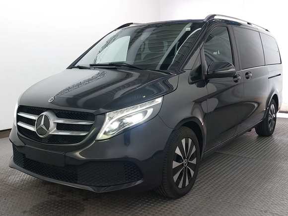 Skats no kreisās puses priekšā