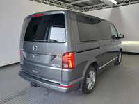 Skats no labās puses aizmugurē