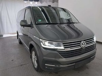 Skats no labās puses priekšā