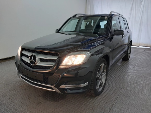 Skats no kreisās puses priekšā