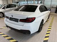 Pogled od pozadi desno