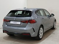 Aanzicht achter rechts