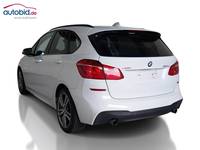 Skats no kreisās puses aizmugurē