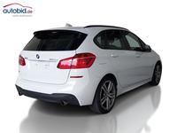 Skats no labās puses aizmugurē