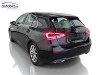 Skats no kreisās puses aizmugurē