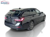 Skats no labās puses aizmugurē