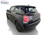 Skats no kreisās puses aizmugurē