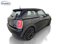 Skats no labās puses aizmugurē