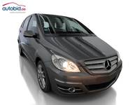 Pogled sprijeda desno