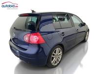 Skats no labās puses aizmugurē