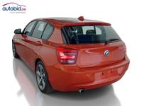 Skats no kreisās puses aizmugurē