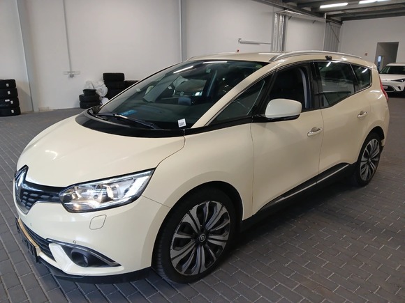 Вид спереди слева