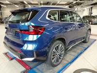 Skats no labās puses aizmugurē